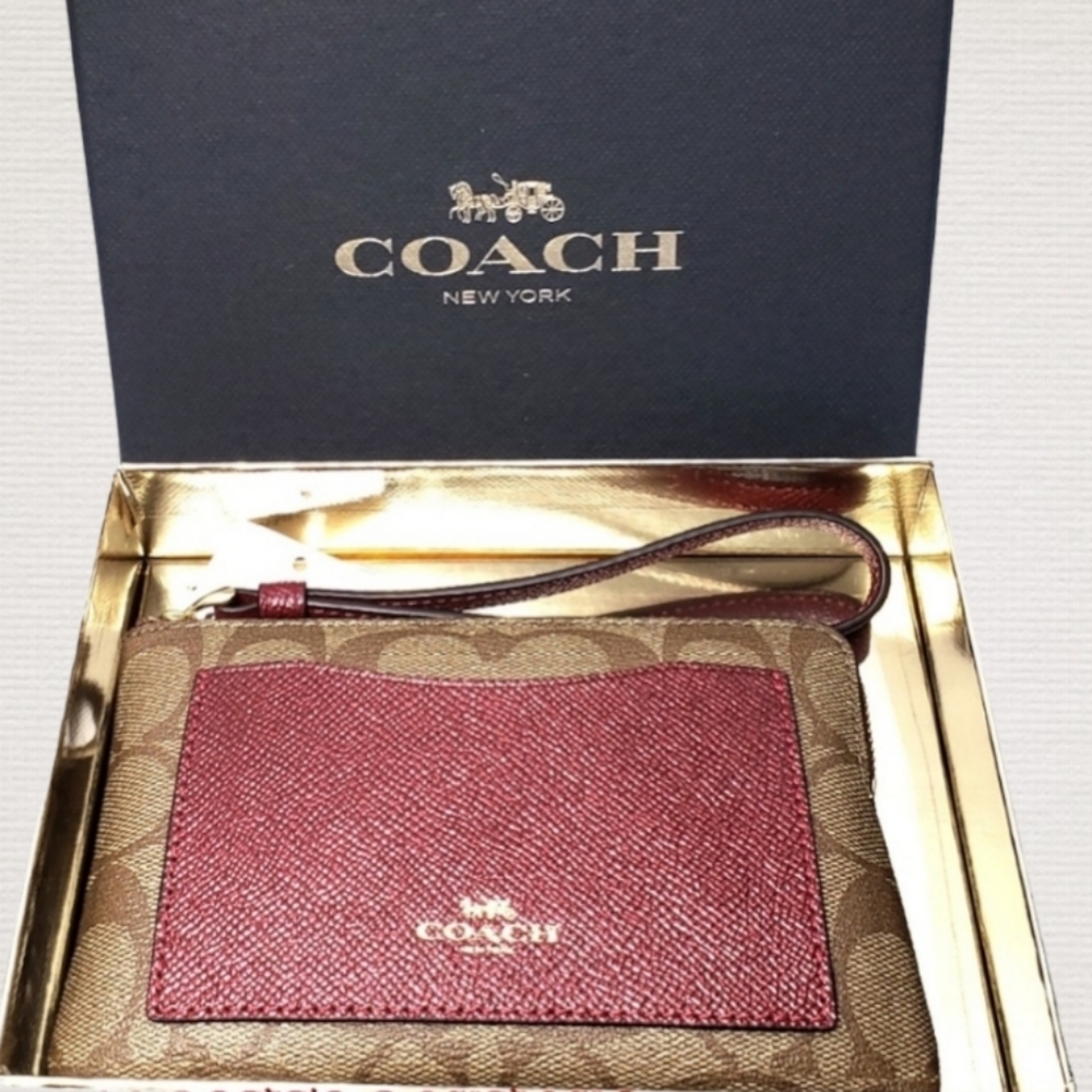 Coach Boxed Crossgrain Leather Wristlet - Picture 4 of 8
